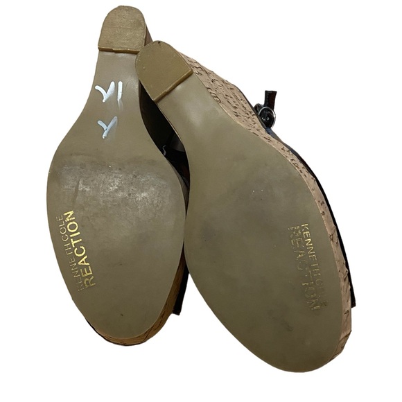 Kenneth Cole Reaction Black "With The Bend" Wedge Heels - Picture 6 of 7